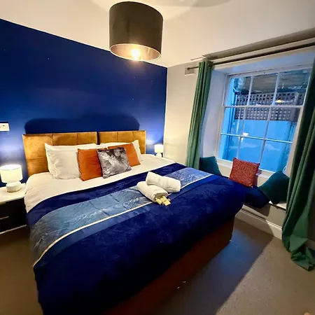 2 Bed Cosy Retreat Clifton Opposite *