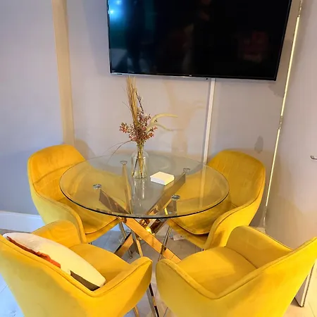 2 Bed Cosy Retreat Clifton Opposite Apartmán *