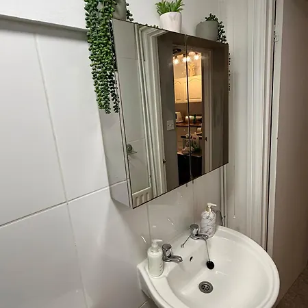 2 Bed Cosy Retreat Clifton Opposite アパート *