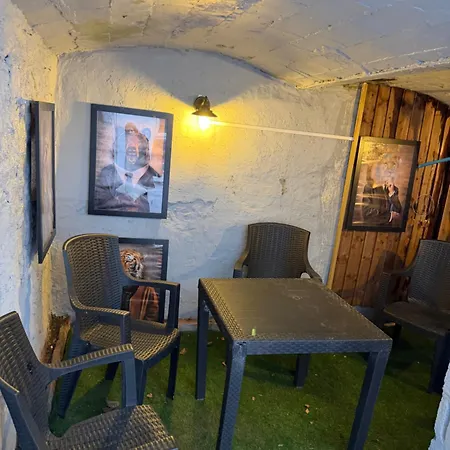 2 Bed Cosy Retreat Clifton Opposite Lejlighed