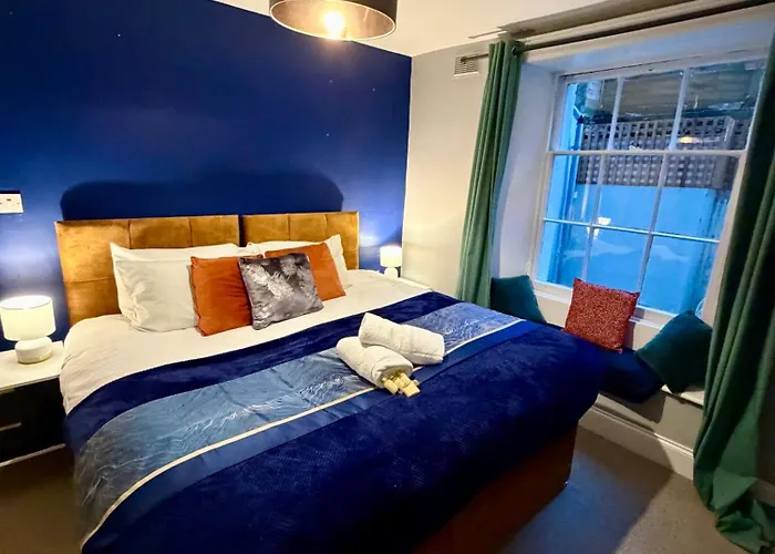 2 Bed Cosy Retreat Clifton Opposite *