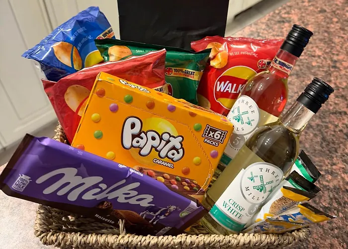 2 Bed Cosy Retreat Clifton Opposite