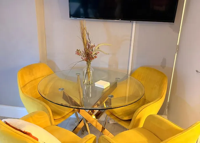 2 Bed Cosy Retreat Clifton Opposite Apartmán *