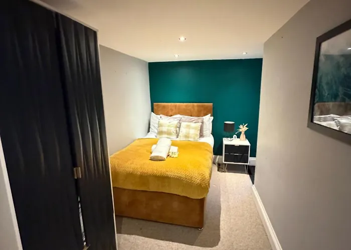 2 Bed Cosy Retreat Clifton Opposite Apartman Bristol