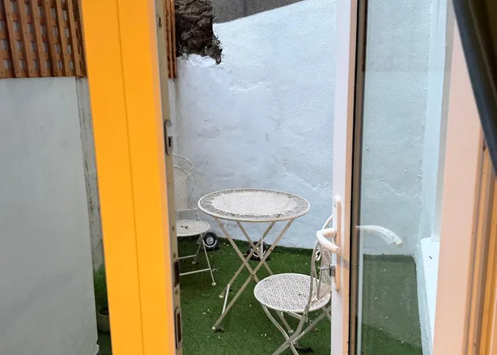 2 Bed Cosy Retreat Clifton Opposite Apartman