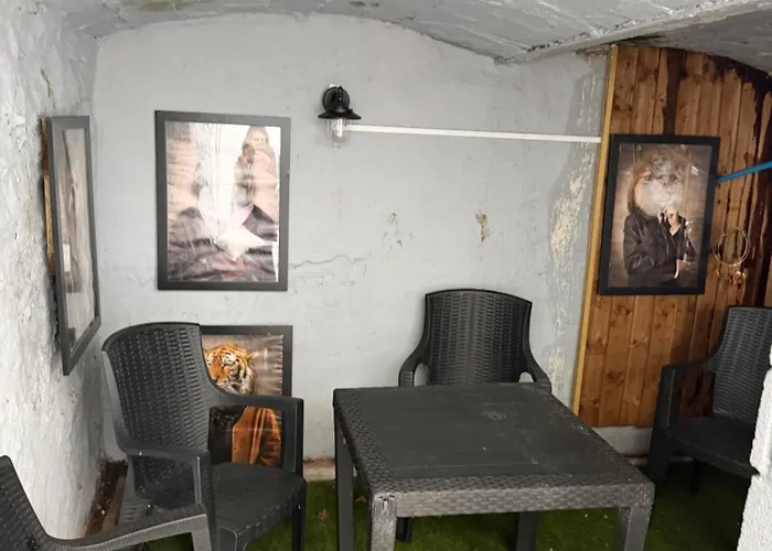 2 Bed Cosy Retreat Clifton Opposite