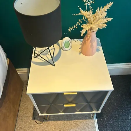 2 Bed Cosy Retreat Clifton Opposite Apartment *