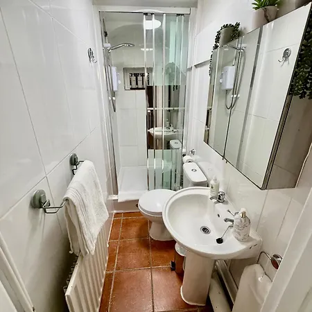 Appartement 2 Bed Cosy Retreat Clifton Opposite *