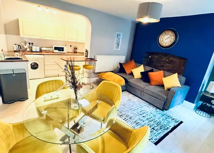 2 Bed Cosy Retreat Clifton Opposite Apartament