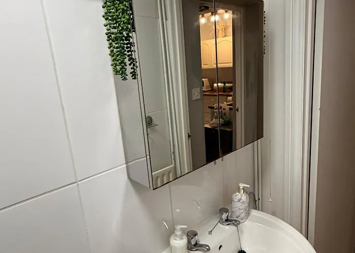 2 Bed Cosy Retreat Clifton Opposite Apartament *